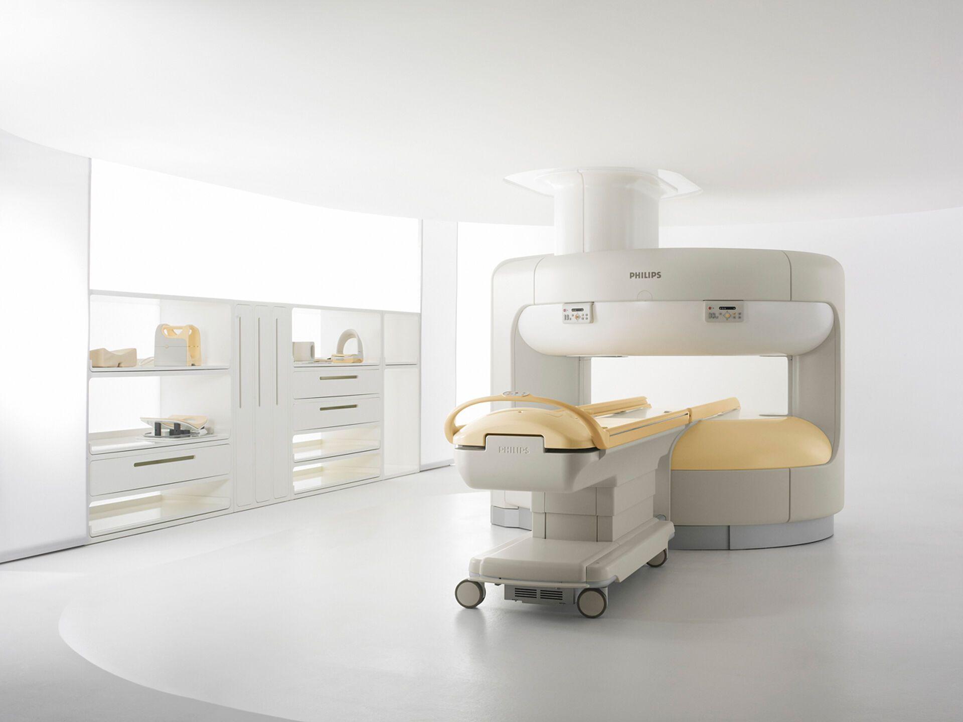 Offener MRT in einem Untersuchungsraum am Strahleninstitut Standort Eduardus Krankenhaus